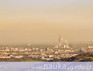 Dlaczego w chłodnych porach roku do Krakowa powraca smog? [video]
